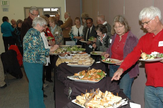Retired faculty and staff enjoyed healthy lunch choices.