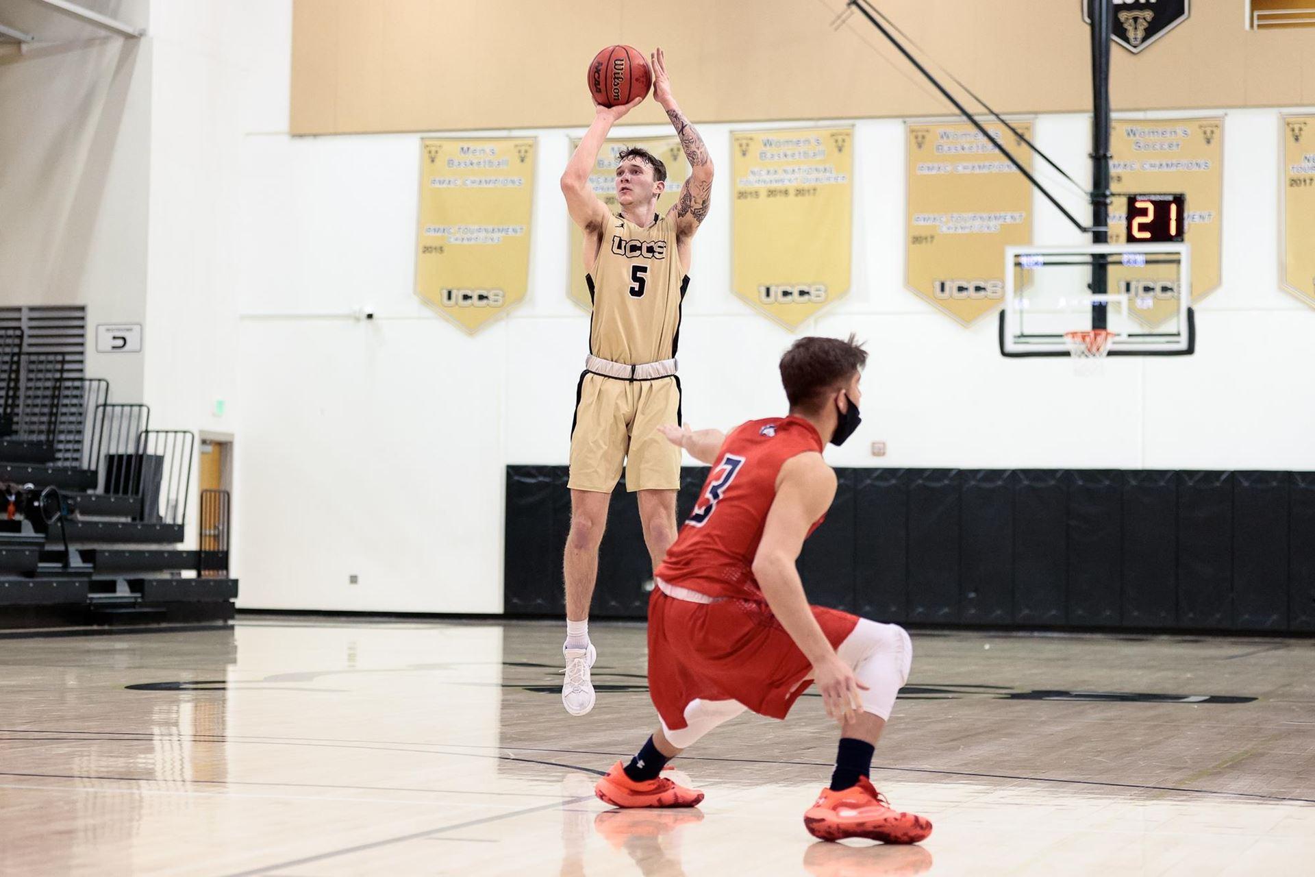 Wyatt Dolberry shooting a jump shot